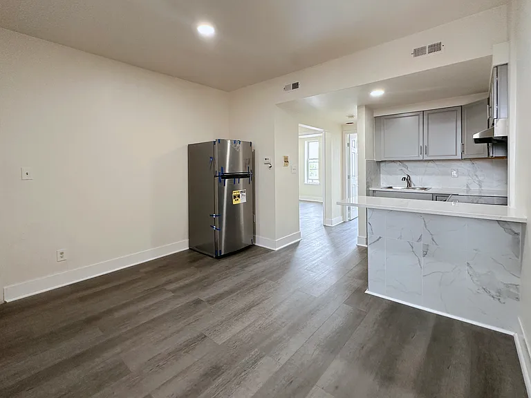 1914 Monongahela Ave #2F — Photo 2