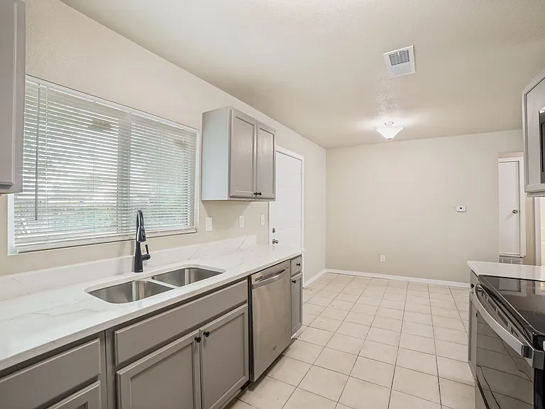 10506 Bounty Dr — Photo 13