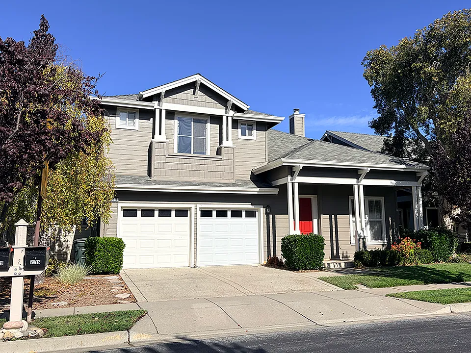 2116 Gossamer Ave