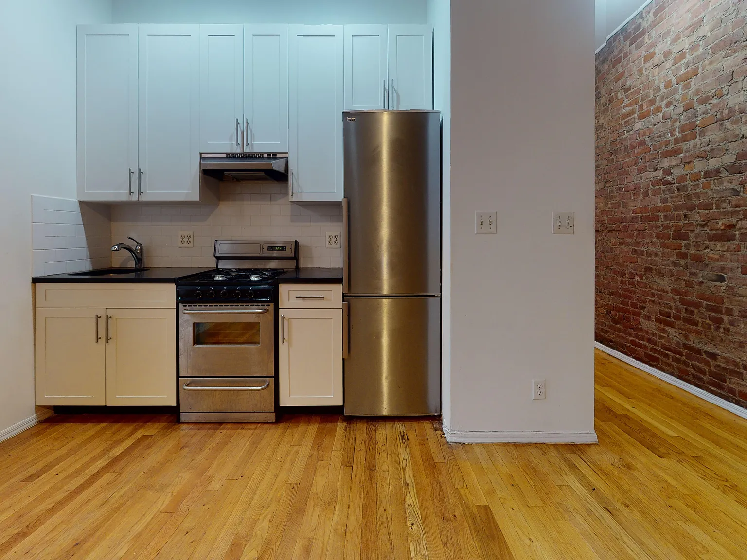 1297 Lexington Avenue — Photo 2