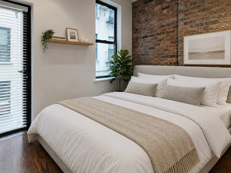 610 E 9th St #2R — Photo 3