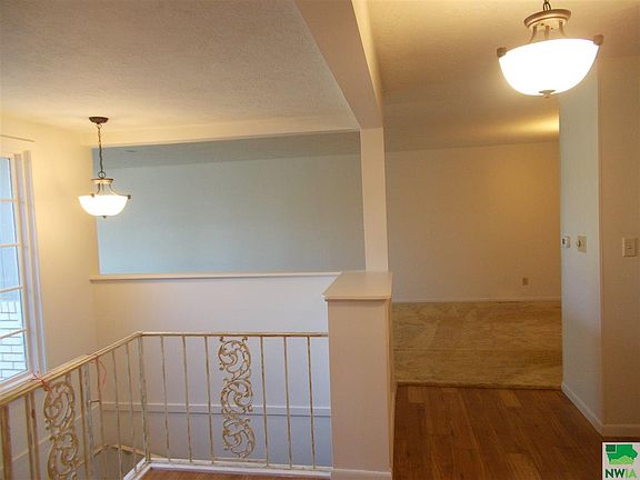 2nd image of 4003 Hiawatha W