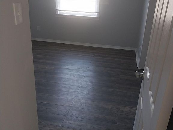 5th image of 1526 Latham St