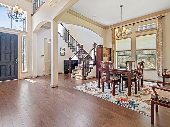 5th image of 2109 Westbourne Park Dr