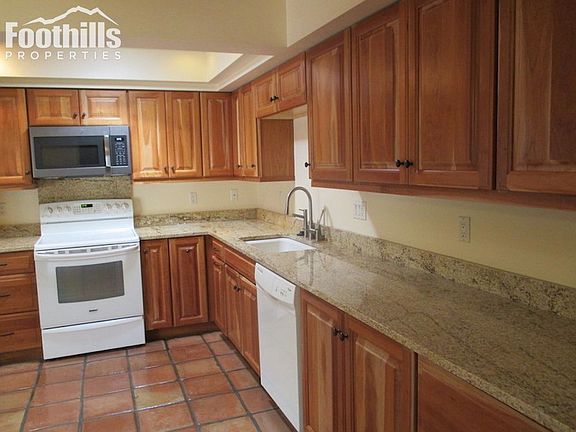 3rd image of 8418 N Calle Tioga