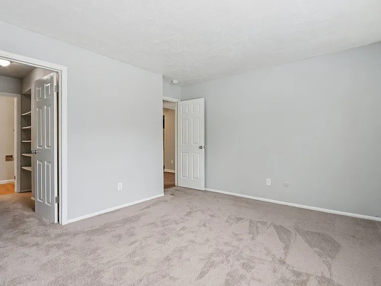 Castleton Manor Apartments — Photo 50