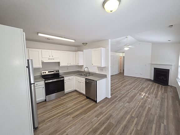 KITCHEN TO DEN