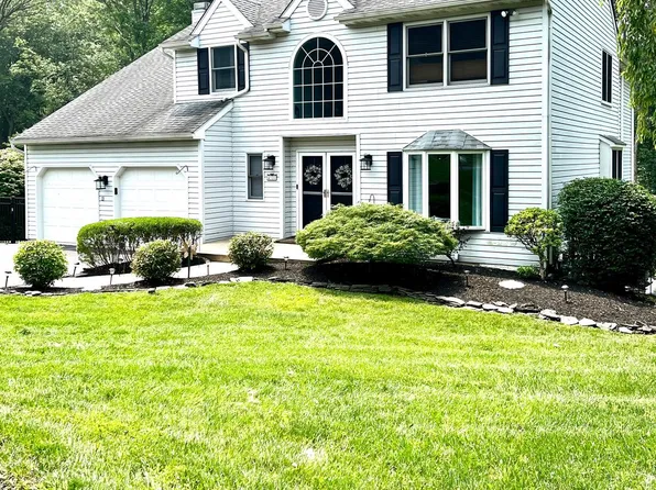 4326 Trophy Dr, Upper Chichester, PA 19061