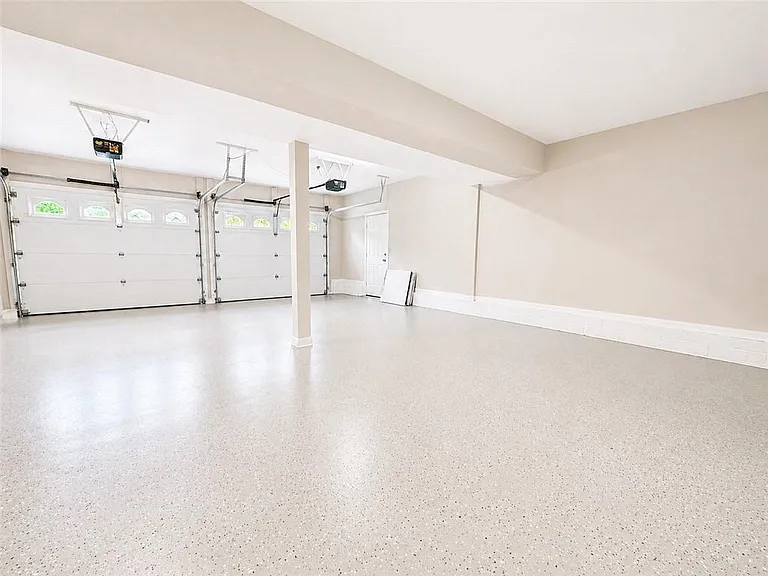 1400 Chalet Cir — Photo 10