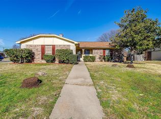 836 Lynne Ln, Burleson, TX 76028