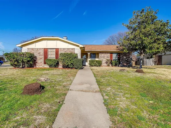 836 Lynne Ln, Burleson, TX 76028
