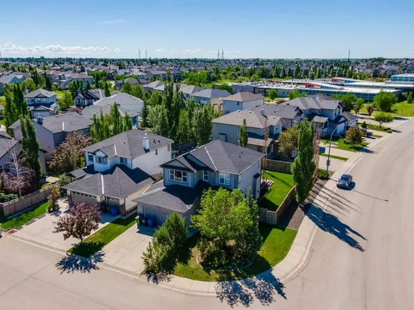 572 W Creek Point, Chestermere, AB T1X 1T3