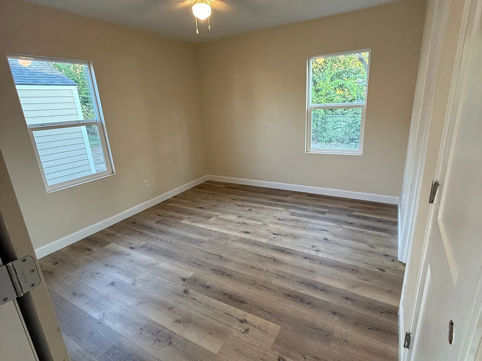 1301 E Kinkaid St — Photo 2