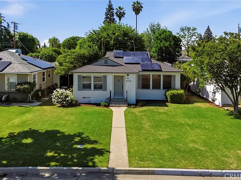 2715 Cedar St — Photo 1