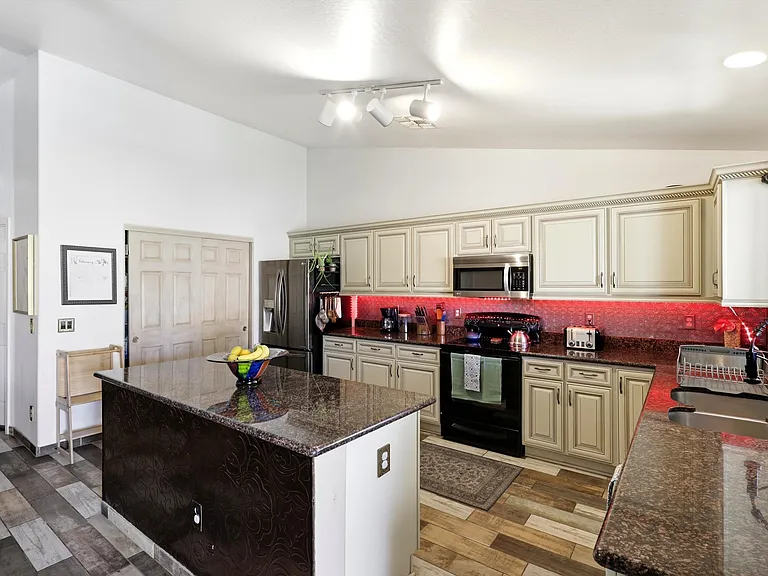 15276 W Watson Ln — Photo 16