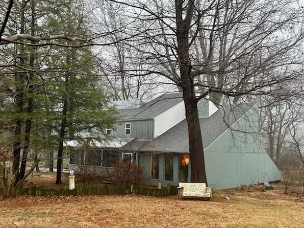 1305 Hawthorn Ln, Mahomet, IL 61853