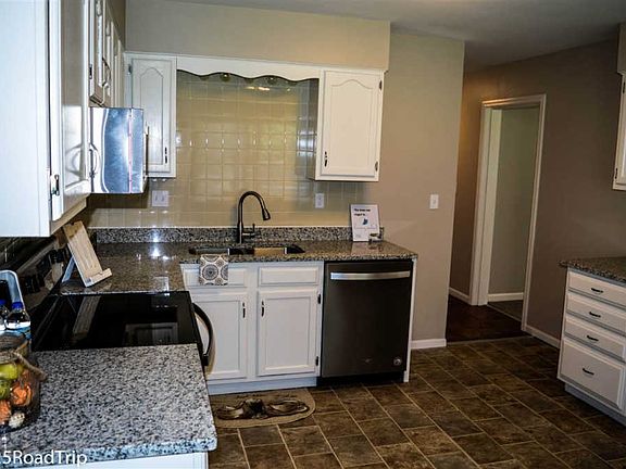 5th image of 58 Kelley Dr