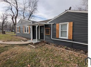 1043 Farmview Dr, Saint Louis, MO 63138