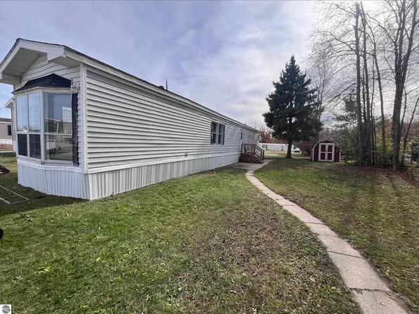 1147 Barnswood Ct, Mount Pleasant, MI 48858