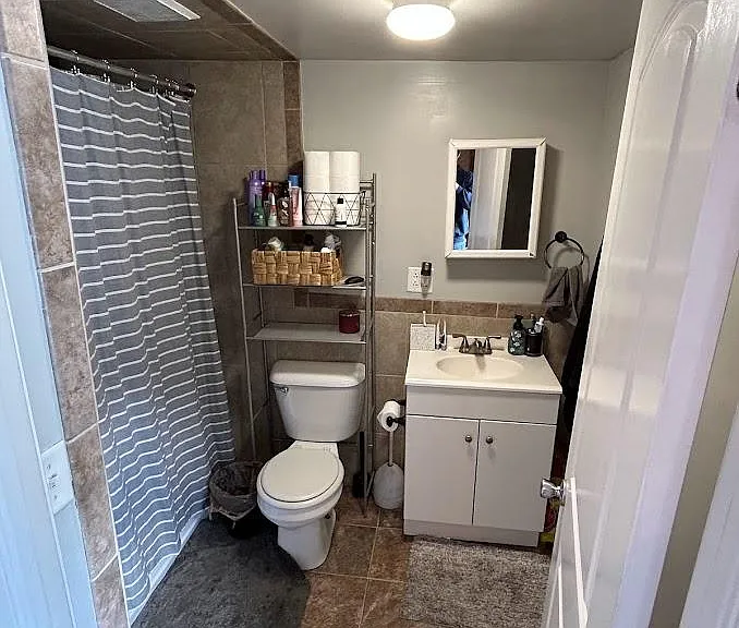 2333 W Clifton Ave #B4 — Photo 5