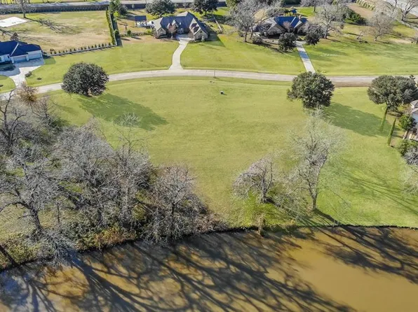 5602 Westerham St, Weston Lakes, TX 77441