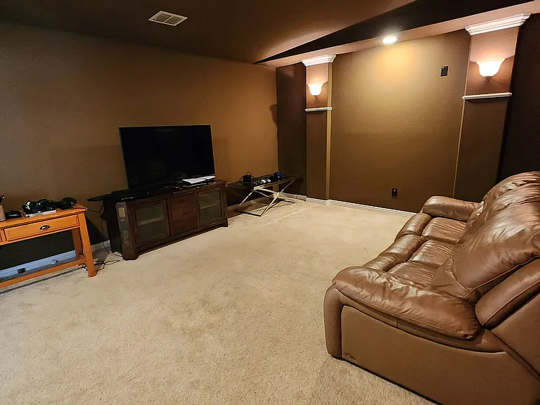 10082 Drawbridge Dr — Photo 23