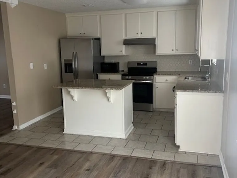 2704 Cranbrook Dr — Photo 2