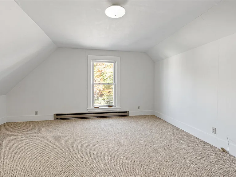 113 Warren St — Photo 3