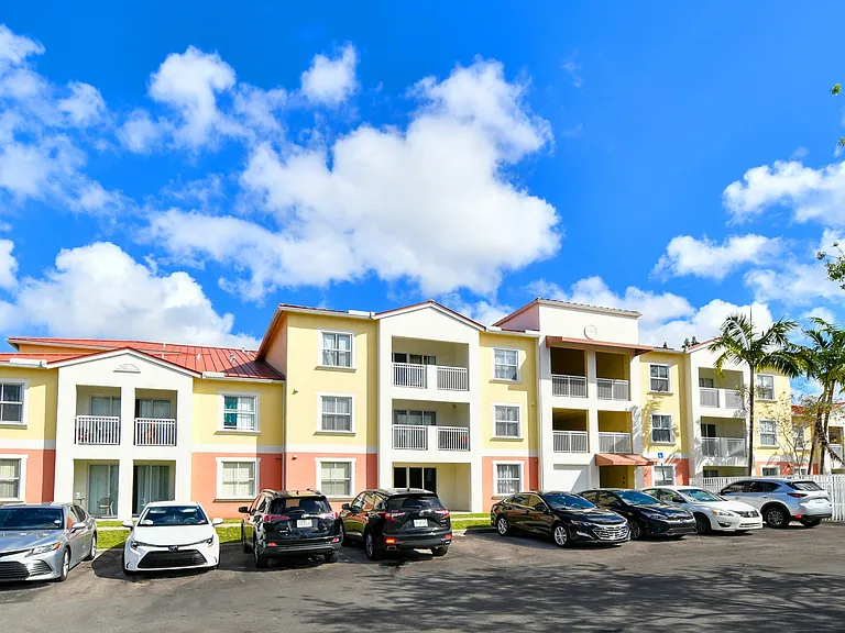 Park Hill Hollywood Apartments — Photo 15