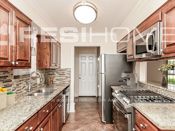 3rd image of 5908 Westcrest Dr W