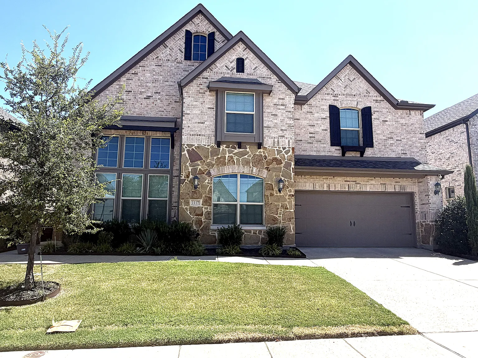 5 bed, 4.5 bath, 3864 sqft, $4,000 — Photo 1