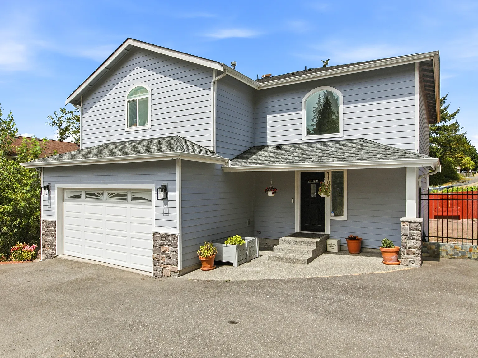 4 bed, 2276 sqft, $4,500 — Photo 1