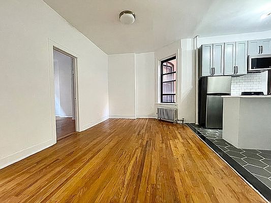 3rd image of 314 E 11th St #3C