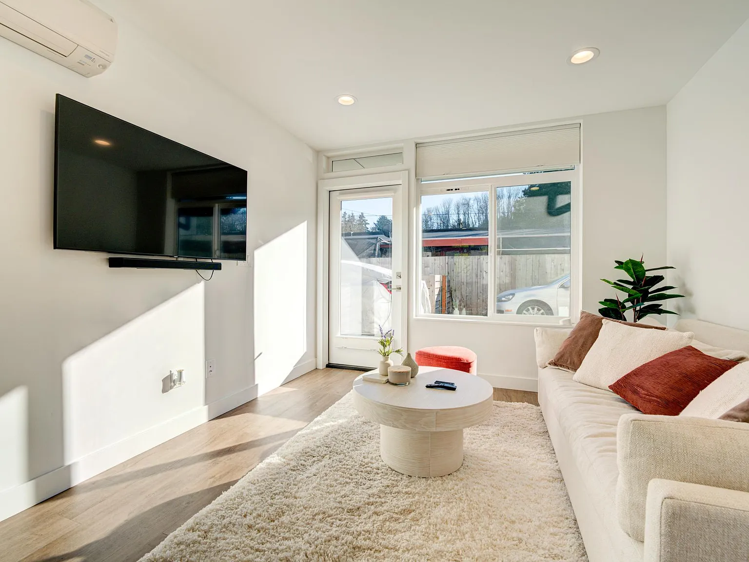 2 bed, 1273 sqft, $3,400 — Photo 4
