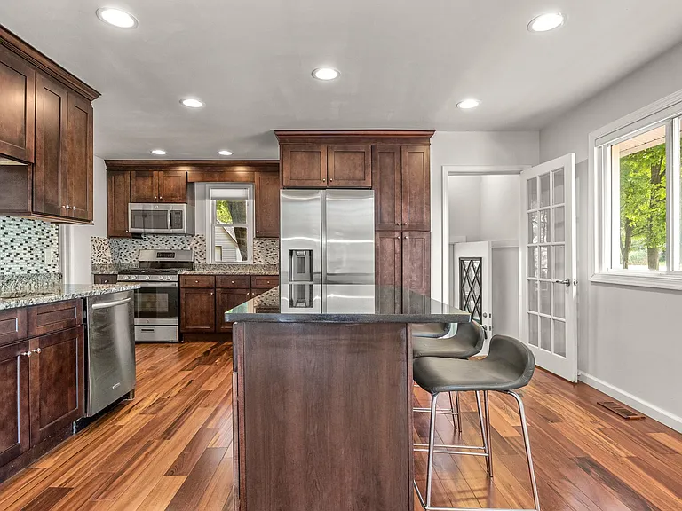 17130 Beck Rd — Photo 19