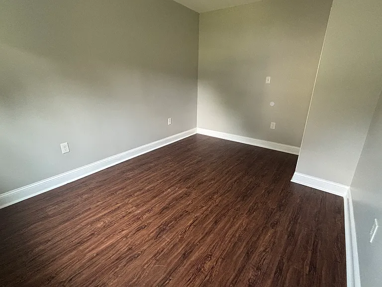 9940 Naylor Ave — Photo 9