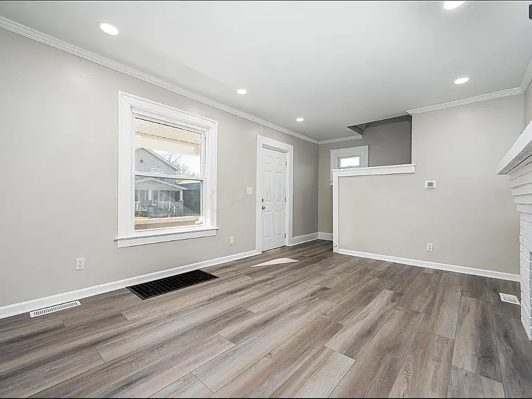 1132 Peters Ave — Photo 18
