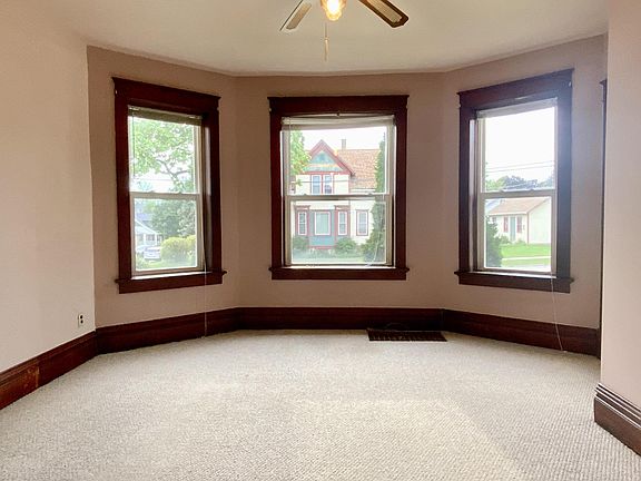 5th image of 204 Edgewood Ln #A