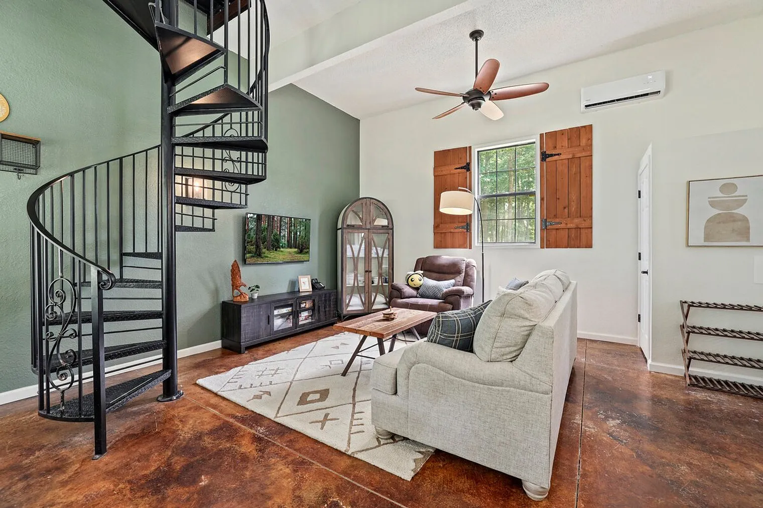 1 bed, 1.0 bath, 839 sqft, $4,008 — Photo 1