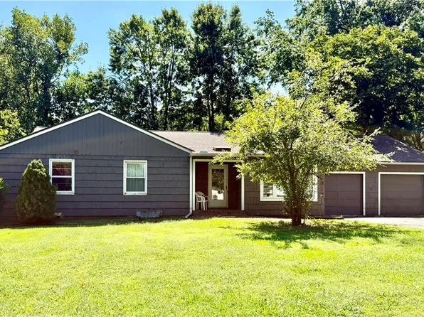 6917 W 69th St, Overland Park, KS 66204