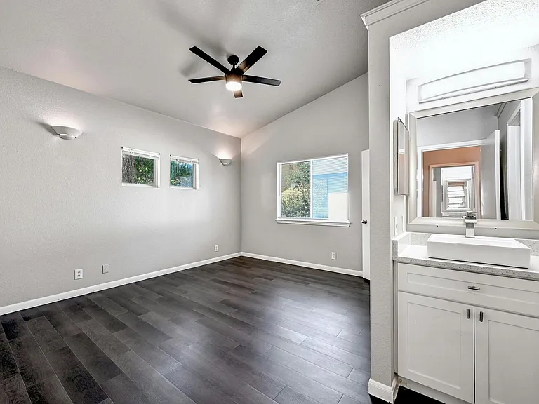 3412A Speedway St — Photo 25