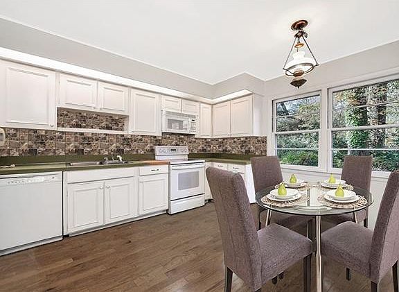 4th image of 34 Birchwood Ln
