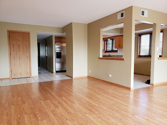 3rd image of 11133 S Kedzie Ave APT 304
