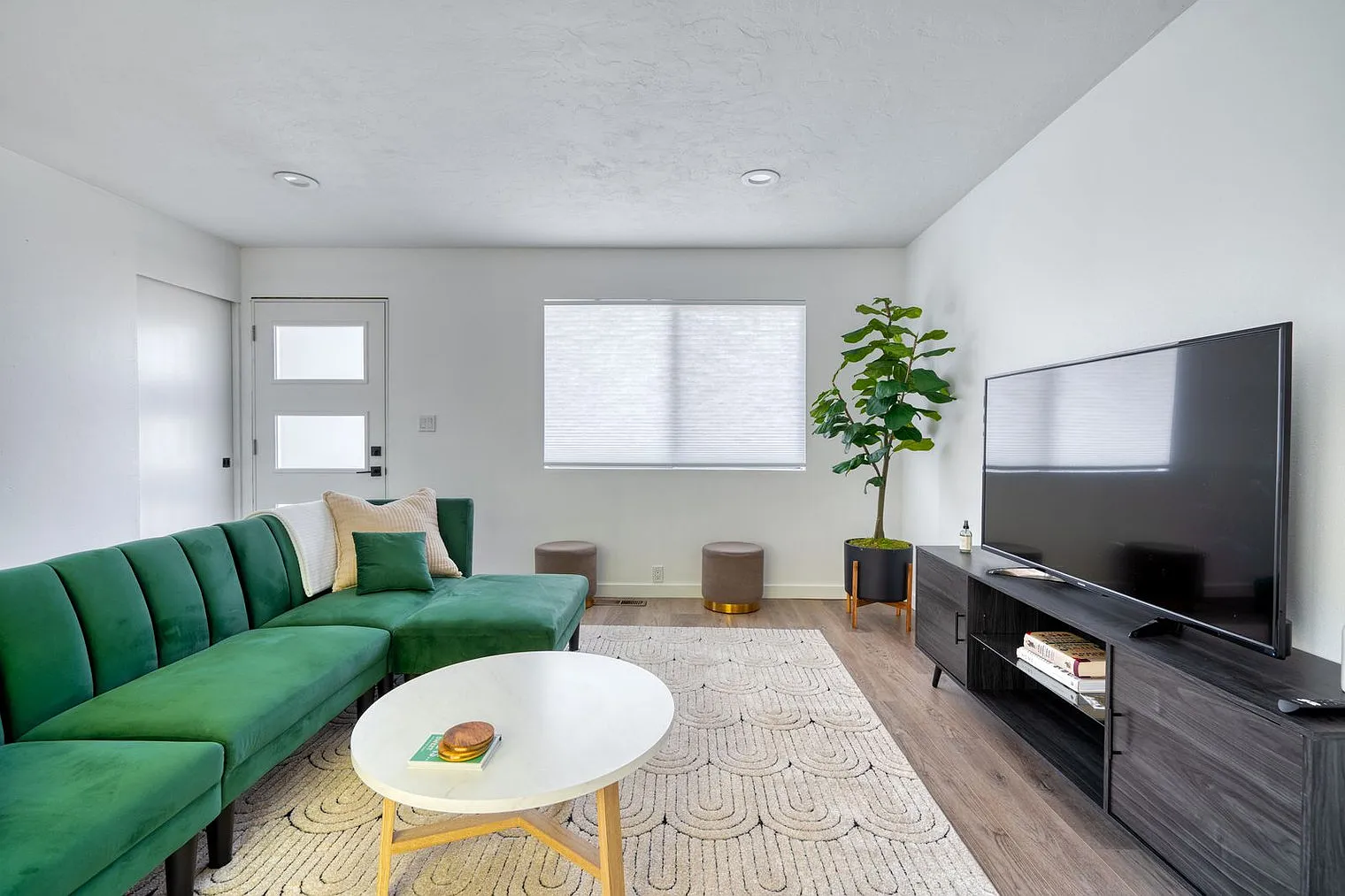 2 bed, 2.0 bath, 1194 sqft, $3,484 — Photo 4