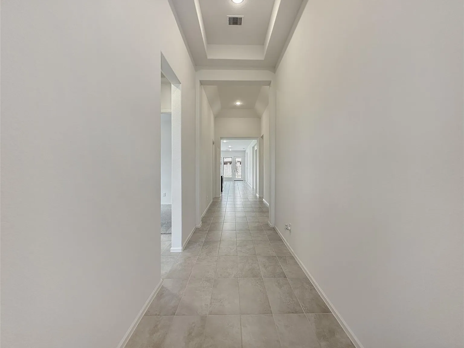 4 bed, 3.0 bath, 2592 sqft, $3,000 — Photo 2
