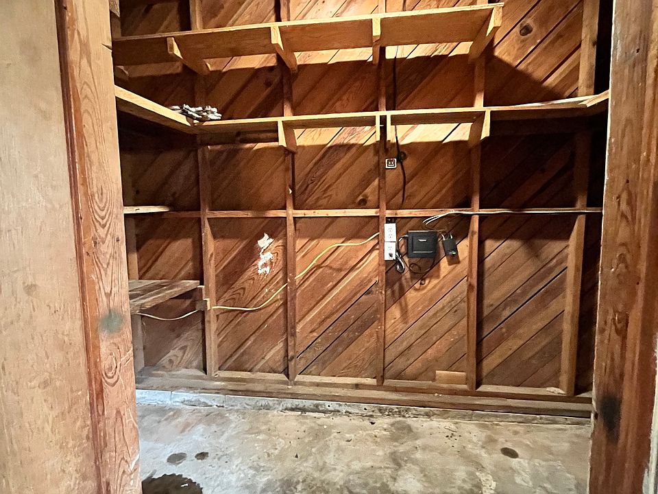 1st image of 303 Mountain St
