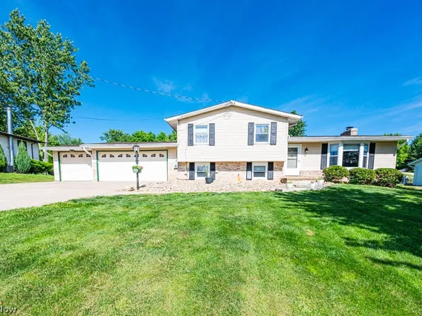7308 Lake O Springs Ave NW, North Canton, OH 44720