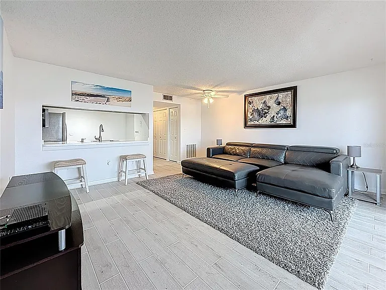 106 1st St E #306 — Photo 5