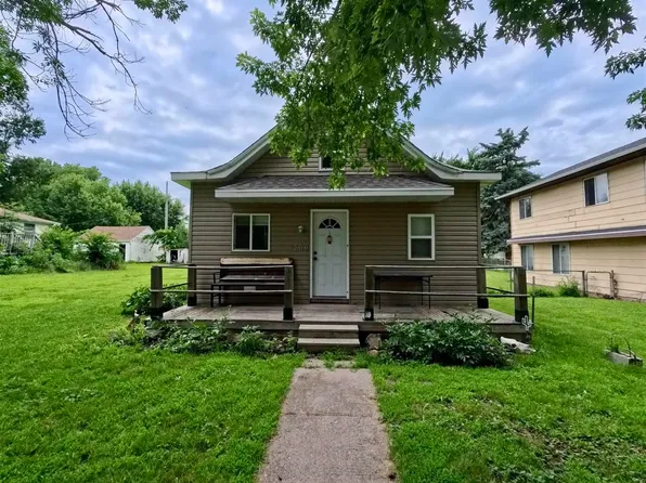 1209 15th St, Aurora, NE 68818