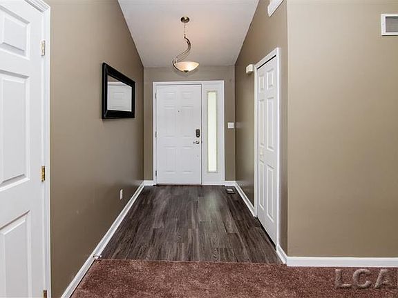 3rd image of 404 W Caneel Dr
